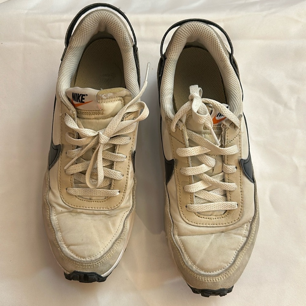 Nike Women’s Waffle Debut Size 9